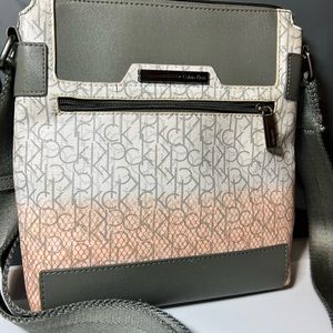 Calvin Klein purse satchel great condition,